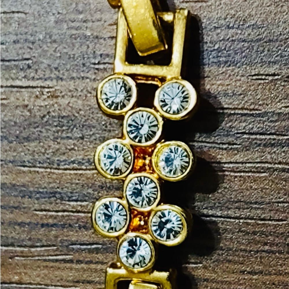 Jacqueline Bouvier Kennedy Elegant Gold and Crystal Women's Bracelet - Picture 2 of 16